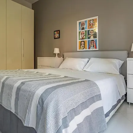 Apartment Modern With Private Parking!
