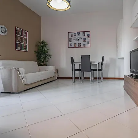 Modern With Private Parking! קליארי